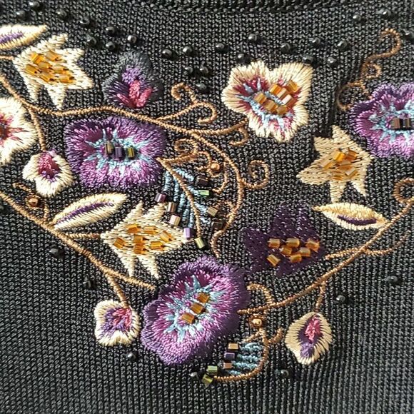 Dana Buchman, black 2 pcs suit, size 6 beautiful bead work. silk, Top med. - Picture 14 of 17